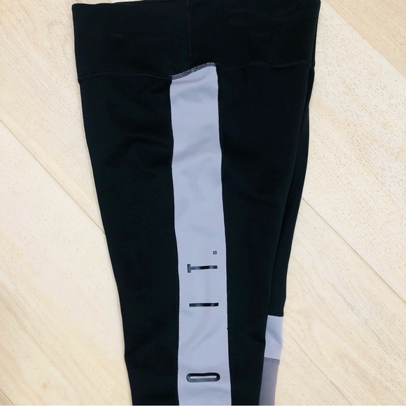 Nike Women’s Black & Gray 'Just Do It' Athletic Leggings - Picture 2 of 6